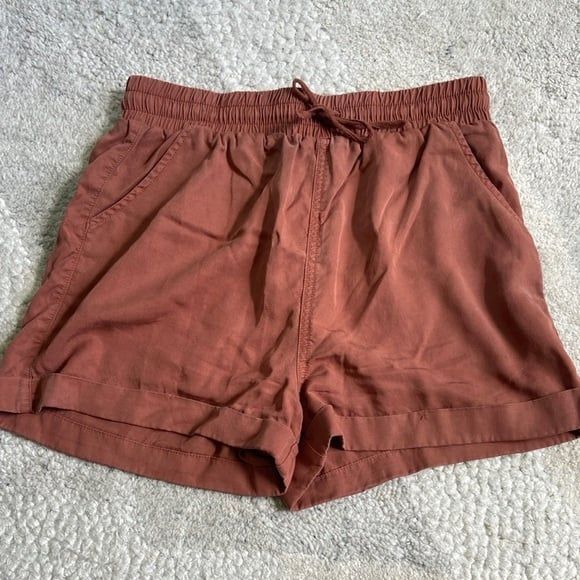 Universal Thread High Waist Brown/Red Shorts - Picture 1 of 10